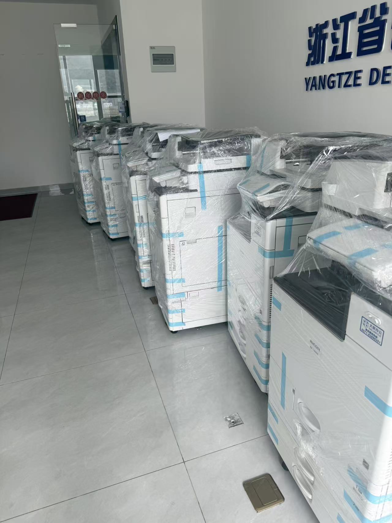 恭祝***装修公司成功与大联办公达成复印机租赁合作 恭祝***装修公司成功与大联办公达成复印机租赁合作